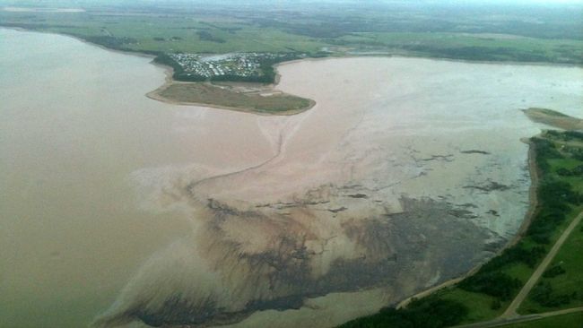 Oil spill shows dangers of pipelines crossing waterways Wilderness